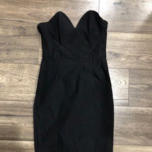 Lulu’s black bodycon dress